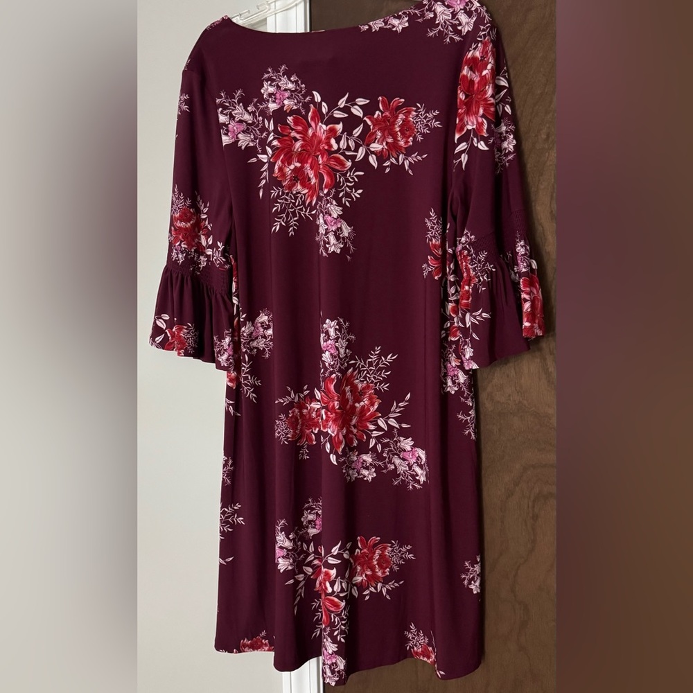 Dressbarn Women’s Plus Burgundy Floral Dress - Picture 6 of 7